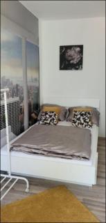 Privat Zimmer mit kleinem Balkon in einer Wohnung - 7