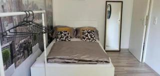 Privat Zimmer mit kleinem Balkon in einer Wohnung - 3