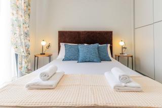 Semiramis Modern - Sleeps 8 - 9