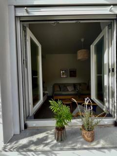 Relax under the mulberry tree - Istron - 7