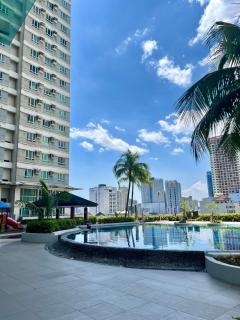 Modern 2BR in Central Makati! Netflix Wi-Fi Pool - Manila - 5