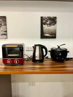 Modern 2BR in Central Makati! Netflix Wi-Fi Pool - Manila - 6