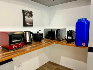 Modern 2BR in Central Makati! Netflix Wi-Fi Pool - Manila - 7