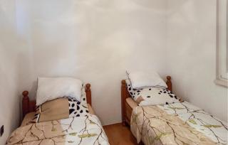 Nice Apartment In Rtina With Wifi - 2