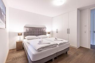 Bellevue Residences - Luxurious Lakeside Apartments - 1