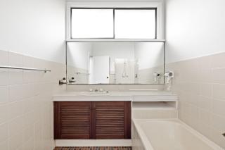 Spacious King Room - Nearby Stations & Stores - Shared Bathroom - Killara - 2