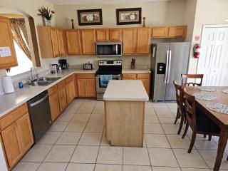 Spacious 7 BR, 4,5 BR Retreat with Pool 164 condo - Kissimmee - 4