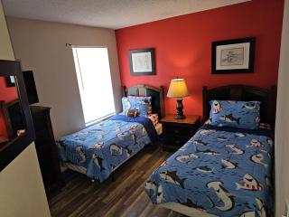 Spacious 7 BR, 4,5 BR Retreat with Pool 164 condo - Kissimmee - 3