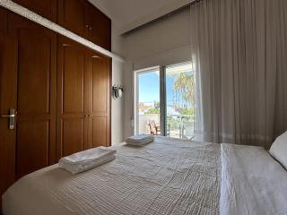 3-Story Beach House with two terraces - Skála Foúrkas - 4