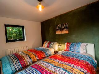 Chy Glynn. Luxury lodge with hot tub and views. - 1