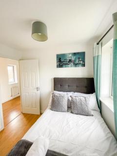 Barking Leisure and Contractor Stays - 1