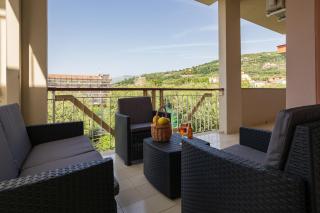 Nonno Angelo - 4 Bedrooms with Free Parking & Seaview Balcony - Sorrento - 1