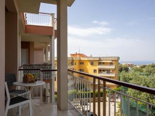 Nonno Angelo - 4 Bedrooms with Free Parking & Seaview Balcony - Sorrento - 3