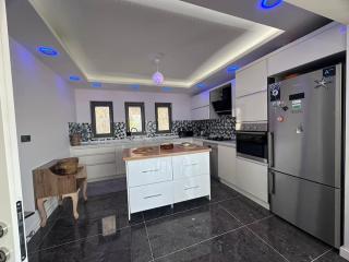 Bahçeli Verandalı Şirin Ev Havalimanına Yakın - 8