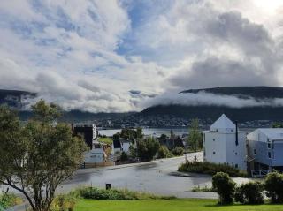 Cozy, central apartment with best view in Tromsø - 7