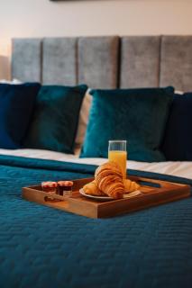 Luxury City & Canal view Stylish Pad, Family, Contractors, Fast WiFi - 2