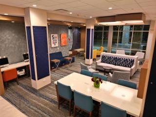 Holiday Inn Express & Suites Chicago Schaumburg by IHG - 6