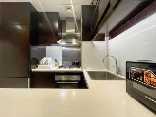 Two Bed Apartment in Damac Upper Crest Tower Near Burj Khalifa Dubai - Ezytrac Vacation Homes - Dubai - 5