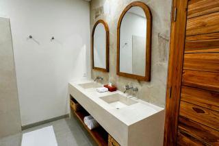 Digital nomads and surfers paradise - 4