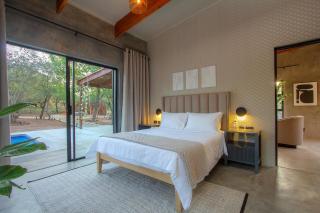 The Suite Luxury Safari Villa, Close to KNP, Starbed, Giraffe-Feeding-Tower, Bush-Bath - 4