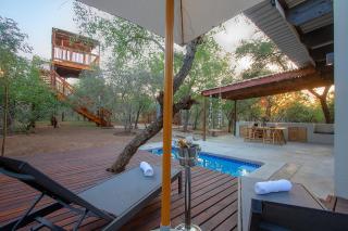 The Suite Luxury Safari Villa, Close to KNP, Starbed, Giraffe-Feeding-Tower, Bush-Bath - Marloth Park - 9