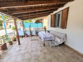 Traditional house with fresh vegetables garden - 2