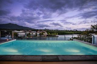 Penthouse Luxueux avec Piscines, Vues Mer et Montagne - Rivière Noire - 3