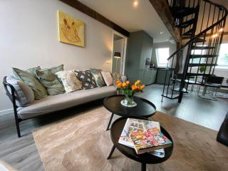 Luxe en ruim appartement in Rijksmonument - 8