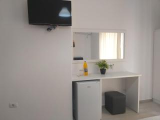 Deka-X Rooms - Sarandë - 3