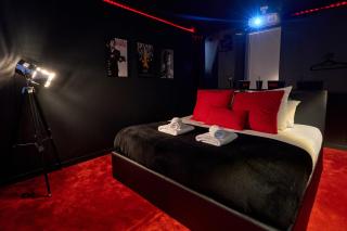 L'Oscar, Expérience Cinema Room avec Netflix, Canal Plus, Prime Vidéo chez les M by PRIMO C0NCIERGERIE - Nevers - 2