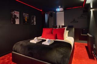 L'Oscar, Expérience Cinema Room avec Netflix, Canal Plus, Prime Vidéo chez les M by PRIMO C0NCIERGERIE - Nevers - 6