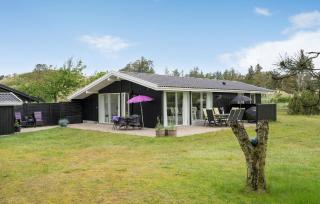 4 Bedroom Beautiful Home In Blokhus - 1