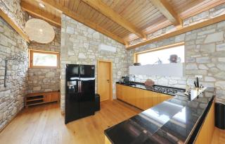 Cozy Home In Bast With Jacuzzi - Bast - 4