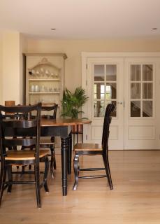 Luxury Interior Designed 4 Bedroom Villa, Kenmare - Kenmare - 2
