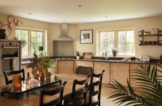Luxury Interior Designed 4 Bedroom Villa, Kenmare - Kenmare - 3
