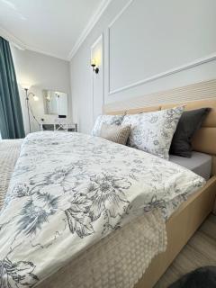 Two Bedroom Apartment In the Center, with Parking, address Avram Iancu 32 - Chişinău - 2