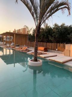 Khroma Luxury Suite 4 beach front apartment - 1