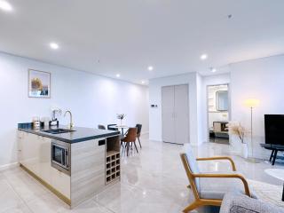 Oceanfront Serenity 2Beds with SofaBed Ocean View Apt - 2