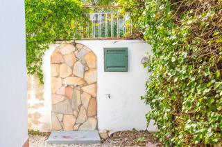 Salemi's Garden, free parking IUNS0217 - 8