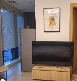 Cloud 9 - Chic Studio Apt with City Views in Regina Tower - Dubai - 4