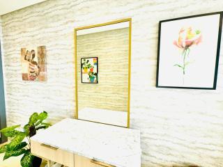 Cloud 9 - Chic Studio Apt with City Views in Regina Tower - Dubai - 1