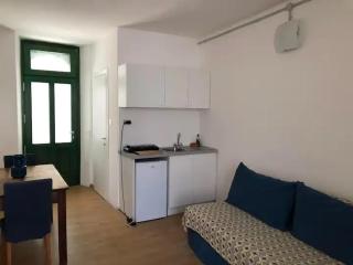 Monolocale a Lesa - monolocale indipendente con divano letto e angolo cottura - 4