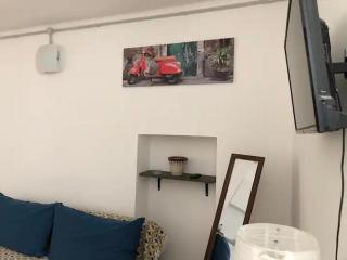 Monolocale a Lesa - monolocale indipendente con divano letto e angolo cottura - Lesa - 1