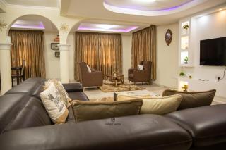 Unique Green Lodge - 1