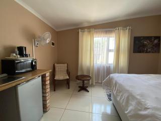 Inecia's B & B - 7
