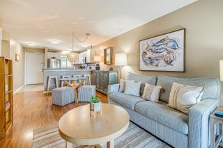 Breezy Carolina Beach Condo with Balcony and Pools! - Carolina Beach - 0