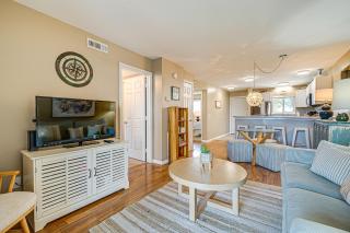Breezy Carolina Beach Condo with Balcony and Pools! - Carolina Beach - 3