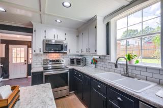 Large Lynchburg Family Home with Hot Tub 4 Mi to LU - Lynchburg - 2