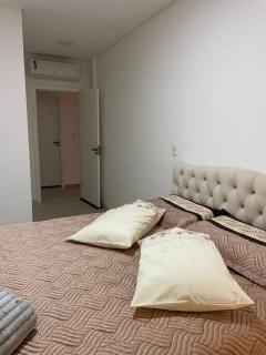 Apartamento grande privativo em prédio familiar - 3 quartos, 2 banheiros e Desconta duração - Concórdia - 0