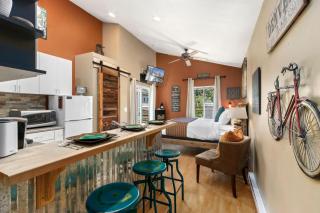 Industrial Old Town Bungalow with Free Cruiser Bikes - Fort Collins - 0